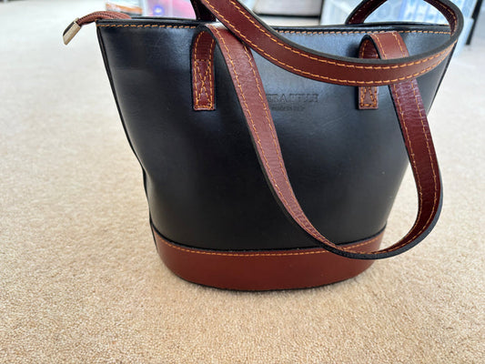 Italian Leather Handbag – Timeless Craftsmanship in Black and Chestnut