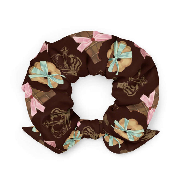 Royal Cookie kawaii scrunchie in vanilla cream with strawberry wafers and ribbon-tied cookies